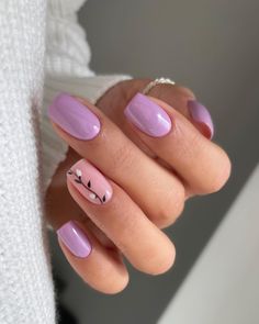 la tendance manucure la plus colorée et amusante de l'été 2024 Lavender Nails, Painted Nails, Short Square Nails, Short Nails Art, Spring Nail Art, Short Nail Designs, Nails 2024