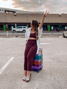 Travel, travel looks, airport looks, airport outfits, loungewear, casual outfit, comfy outfit, loungewear set Capris Outfit, Casual Airport Outfit, Airport Outfit Comfy, Travel Looks, Airport Outfits, Comfy Outfit, Style Goals, Comfy Fashion, Loungewear Set