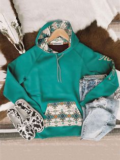 Hooey Hoodies, Custom Hoodies Ideas, Casual Country Outfits, Hoodies Aesthetic, Matching Hoodies, Western Wear Outfits, Cute Country Outfits, Contrast Hoodie, Country Girls Outfits