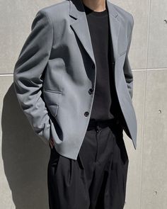 Blazer Aesthetic Men, Gray Blazer Outfit Mens, Light Grey Suit Men, Grey Blazer Outfit Men, Rich Boy Outfits, Gangster Suit, Grey Blazer Outfit, How To Wear Shirt, Academia Aesthetic Outfit