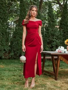 Bridemaid Dress Designs, Bridesmaid Gown With Sleeves Classy, Shein Wedding Dress, Red Dresses Classy Elegant, Red Dress Classy Long, Elegant Bridesmaid Dresses With Sleeves, Classy Gowns Elegant, Model Dress Bridesmaid, Short Dresses Formal Elegant