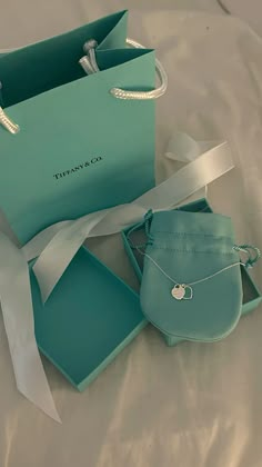 Tiffany Ring Aesthetic, Tiffany Jewelry Aesthetic, Tiffany & Co, Tiffany Aesthetic, Tiffany Girls, Girly Bracelets, Tiffany And Co Jewelry, Tiffany Necklace, Fancy Jewellery Designs