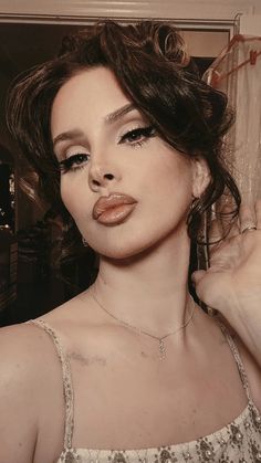 Lana Del Ray Makeup, Pfp Lana Del Rey, Lana Del Rey Aesthetic Vintage, Quotes Lana Del Rey, Lana Del Rey Pfp, Lana Del Rey Album Cover, Lyrics Lana Del Rey, Poster Lana Del Rey, Lana Del Rey Hair