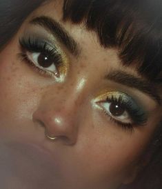 Uwu Makeup, Kali Ledger, Gold Eyeshadow Looks, Eyeshadow Techniques, Ball Makeup, Gold Makeup Looks, Glam Glow, Gold Eye Makeup, Piercing Septum