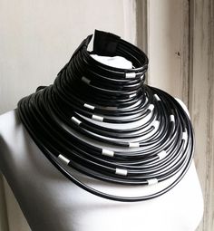 MA_SAI, collars unique by Anna Maria Cardillo Futuristic Necklace, Material Studies, Artsy Jewelry, Unusual Necklace, Necklace With Pendant, Necklace Leather, Large Necklace, Wooden Necklace, Stylish Necklace