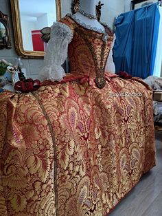 Luxurious, opulent, the pinnacle of 18th century dress, the court dress dedicated to queens and princesses of "blood". Made of red and gold brocade fabric, it has a 4-meter train and lace inserts and antique braids. It is a faithful reproduction made with high quality materials and criteria. Italian size 42/44 Victorian Brocade Dress With Historical Design, Elegant Red Victorian Dress With Historical Design, Traditional Baroque Costume Dress, Traditional Baroque Dress For Costume Party, Regency Style Gold Dress With Historical Design, Red Historical Costume Dress, Red Festival Costume Dresses, Versailles Fashion, Marie Antoinette Dress