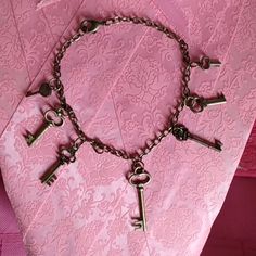 Beautiful Bronze Key Charm Bracelet. 7 Keys 1 Extra Loop Ring For Adjusting To Your Size. You Can Choose To Use This As A Bracelet Or A Ankle Bracelet. Key Charm Bracelet, Key Jewelry, A Bracelet, Ankle Bracelet, Jewelry Bracelet, Ankle Bracelets, Family Tree, Womens Jewelry Bracelets, Charm Bracelet