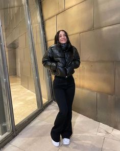 Puff Jacket Outfit Aesthetic, Puffer Jacket And Jeans Outfit, Outfits Invierno Frio, Ootd Frio, Outfits Juvenil, Top Farm, Puffer Jacket Outfit, Nyc Outfits