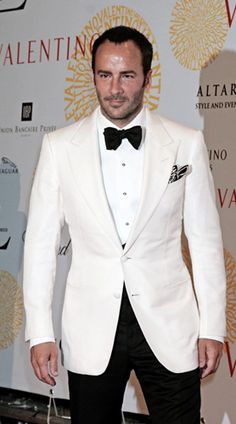 Tom Ford White Wedding Suits For Men, White Jeans For Men, Best Man Suit, White Tuxedo Wedding, Tom Ford Tuxedo, Mens Tailored Suits, Mens Wedding Suits, White Wedding Suit, White Tux