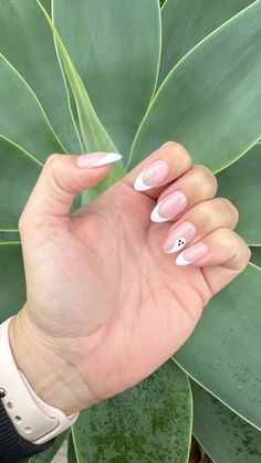 Nails With Ghost Design, Gel French Tip Nails, Gel French Tip, Easy Halloween Nails, Spider Webs Halloween, Nails For Beginners, French Tip Gel Nails, Minimal Nails Art, Halloween Nails Easy