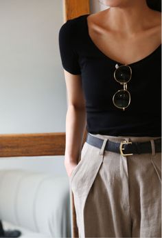 Fit Girl Inspiration, Style Tomboy, Tomboy Stil, French Minimalist, Color Outfits, Monochromatic Outfit, French Classic, Minimalist Capsule Wardrobe