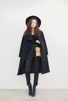 black More Korean Fashionista, Korean Fashion Summer, Korean Fashion Outfits, Witch Fashion, Korean Fashion Casual, Korean Fashion Trends, Ulzzang Fashion, Black Women Fashion, Fashion Korean