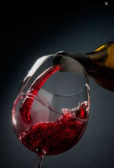 Wine Bottle Photography, Blood Pressure Diet, Smoothie Detox, Foto Art, Wine And Dine, Detox Drinks