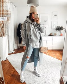 30schöne Outfits für den Frühling 2021 Style With Hoodie Women, Look Boho Chic, Cold Weather Outfits