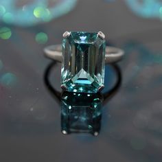 an emerald colored diamond is sitting on a table