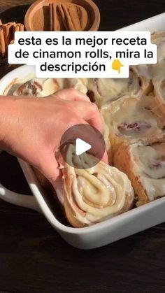 recetas de postres on Instagram: "Cinnamon Rolls Ingredientes:
Para los Rolls:
4 tazas de Harina
⅓ taza Mantequilla 
½ taza de Azúcar
1 Huevo
1 taza de Leche tibia
1 sobre de Levadura seca
1 pizca de Sal

Para el relleno:
2 cucharadas de Canela
⅓ taza de Mantequilla
200 gr de Azúcar morena

Para el Glaseado:
100 gr de Queso crema tipo Philadelphia
100 gr de Azúcar glas
30 ml de Agua caliente.

Preparación:
-Disuelve la Levadura en la Leche tibia.
-Añade el Azúcar, la Mantequilla, Sal, Huevo y la Harina. Mezcla bien.
-Forma una bola grande con la masa y colócala en un bowl para que repose. Deja reposar hasta que doble su volumen. Cubre el bowl con un par de paños de cocina y deja unos 30-40 minutos aproximadamente.
-Estira la masa sobre una superficie enharinada con la ayuda de un rodillo y Sweet Chocolate Cake, Cheesecake Oreo, Dessert Food, Sweet Roll, Sweet Chocolate, Oreo Cookies, Cinnamon Rolls, Bread Recipes