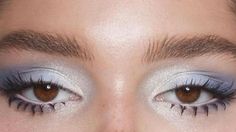 Fun Eye Makeup For Blue Eyes, Blue Makeup Ideas Eyeshadows, White And Blue Eyeshadow Looks, Makeup Ideas Blue Eyeshadow, Eye Makeup Aesthetic Natural, Coastal Granddaughter Makeup, Blue And White Eyeshadow Looks, Blue Eyeshadow Blue Eyes, Blue Sparkle Eyeshadow