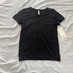 Lululemon Swiftly Tech Short Sleeve Top Size 6 Condition: Nwt Color: Black Details : - Relaxed Fit, Hip Length Extra: - I Ship Between 1-2 Days Lululemon Black Swiftly Tech, Black Lululemon Shirt, Black Lululemon Tank Top, Black Swiftly Tech Outfit, Lululemon T Shirt, Lululemon Fall Outfit, Black Swiftly Tech, Lululemon Wishlist, Black Lululemon Shorts