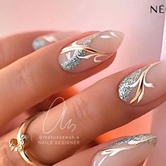 Plain Acrylic Nails, Rose Gold Nails Design, Elegant Touch Nails, Silver Nail Designs, Nails With Gold, Pointy Nails, Beauty Hacks Nails, Rose Nail Art, Gel Nail Art Designs