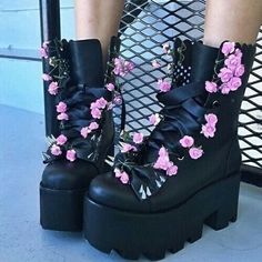 Hak Tinggi, Pastel Punk, Pastel Goth Outfits, Pastel Goth Fashion, Kawaii Shoes, Short Hairstyle, Goth Aesthetic, Aesthetic Shoes