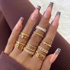 Celebrity Nails, Latest Nail Trends, Fancy Nails Designs, Nail Ring, Nail Length, Beautiful Nail Designs, Fancy Nails, Dope Nails, Creative Nails