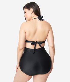 Accentuate your curves and channel the classic look of your favorite vintage Hollywood starlets with these black Monroe high-waisted bikini bottoms. Whether you pair them with the matching black bikini top or something in a different color altogether, these simple swimsuit bottoms are truly versatile and undeniably flattering. They’re made of a comfortable, high quality material in a full coverage style with slimming ruching throughout the hips and a waistband that extends all the way up to the Simple Swimsuit, Unique Swimsuits, Halter Swim Top, Vintage Plus Size, Retro Swimsuit, Plus Size Swim, High Waist Fashion, Swimsuits High Waisted, Swim Suit Bottoms