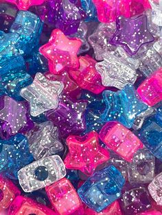 many different colored beads are in the shape of stars