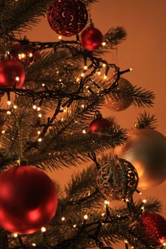 a christmas tree with red and gold ornaments