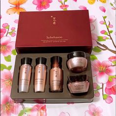 Sulwhasoo Timetreasure Ultimate Anti-Aging Kit(5 Items) Kit Skincare Caro, Travel Size Skincare Kit, Sulwhasoo Skincare, Travel Size Skincare, Mary Kay Skinvigorate, Face Wash Brush, True Botanicals, Skincare Samples, Peach And Lily