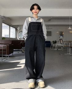 Ootd Overall, Minimal Style Outfits, Jumpsuit Outfits, Korean Outfit Street Styles, Overall Jumpsuit, Ootd Hijab, Minimal Fashion, Leotards, One Piece Swimsuit