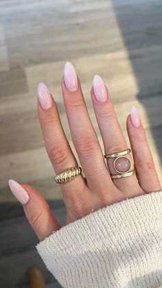 Almond Nails Kylie Jenner, Simple Acrylic Nails Almond Classy, Classic French Tip Nails Acrylics, Clean Girl Gel Nails, Plain Vacation Nails, Milky French Manicure Almond Nails, Narrow Almond Nails, Nail Ideas Plain Colors, Milky Nails Almond