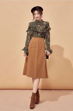 Skirt Blouse, Trendy Dress Outfits, Korean Fashion Dress, Fashionista Clothes, Designs For Dresses, Midi Skirts, Mode Inspo