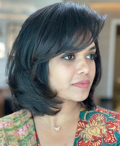 Long Feathered Bob with Side Swept Bangs Indian Hair Cuts, Free Hairstyle, Sleek Short Hair, Bangs Ideas, Blonde Bob Haircut, Bob Haircut With Bangs, Hairstyle Trends, Short Hair Styles For Round Faces, Short Bob Haircuts