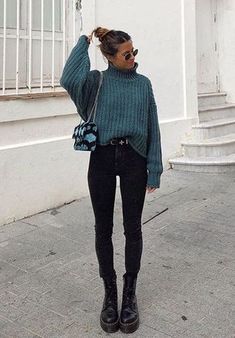 Mom Jeans Outfit Winter, Outfits Leggins, Winter Casual Outfit, Casual Outfit Ideas For Women, Dr Martens Outfit, Jeans Outfit Winter, Winter Fashion Outfits Casual, Cold Outfits, Trendy Winter