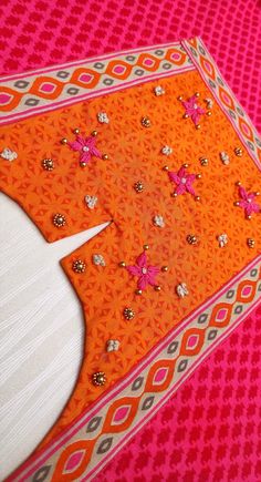 Chudidhar Neck Designs For Stitching, Chudi Neck Designs Latest, Kurti Neckline, Chudi Neck Designs, Chudidhar Neck Designs, Churidar Neck Designs, Simple Kurta Designs, Neck Designs For Suits, Simple Kurti Designs