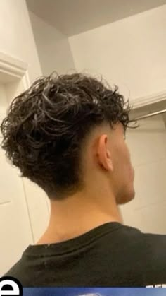 Bust Fade Haircut, Summer Haircuts Men, Men’s Curly Hair Cuts, Faded Mullet Men, Curly Haircut Men, Blowout Taper Fade, Low Burst Fade, V Taper, Long Hair Fade