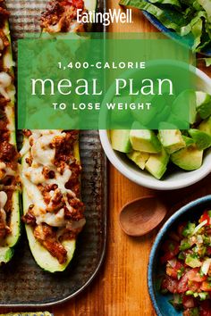 Lose weight, eat well and feel great with this easy weight loss meal plan. This 1,400-calorie meal plan is specially tailored to help you feel energized and satisfied, so you can lose a healthy 1 to 2 pounds per week. #weightloss #dietrecipes #weightlossrecipes #weightlossideas #diet #dietinspiration #healthyrecipes Fedtforbrændende Mad, Tacos Vegan, Week Meals, 400 Calorie Meals, Eat Healthier, Week Diet