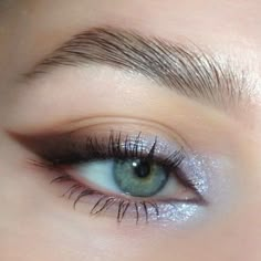 Blue Eyeshadow For Green Eyes, Green Blue Eyes Makeup, Blue Eyeshadow Green Eyes, Green Makeup Blue Eyes, Eyeshadow For Blue Green Eyes, Enchanted Makeup Looks, Makeup For Blue Green Eyes, Aesthetic Eyeshadow, Makeup Looks Winter