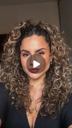 Quick Natural Curly Hairstyles, Curly Hairstyles Color Highlights, Curly Hairstyles For Holidays, Wedding Guest Hairstyles For Curly Hair, Easy Curly Hairstyles Half Up, Curly Hair Party Hairstyles, Party Hairstyles For Curly Hair, Very Long Curly Hair, Curly Hair Updo Easy