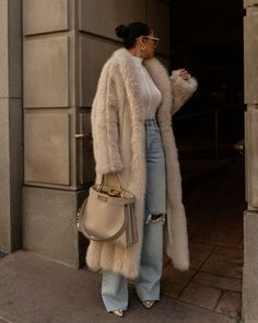 Divine Frequency, Faux Fur Coats Outfit, Mode Harajuku, Fur Coat Outfit, Paris Outfits, Looks Street Style