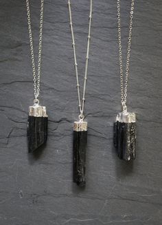 Tourmaline Necklace // Raw Tourmaline от TheRockStarGoddess Black Tourmaline Necklace, Celtic Bracelet, Raw Tourmaline, Black Gold Jewelry, Tourmaline Earrings, Tourmaline Pendant, Tourmaline Jewelry, Tourmaline Necklace, Black Jewelry