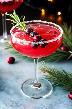 Mistletoe Margarita Magic - SnackSeek Mistle Toe Margaritas, Christmas Mistletoe Margarita, Christmas Margarita Recipe, Mistletoe Margaritas, Mistletoe Margarita, Cranberry Margaritas, Holiday Margaritas, Christmas Margarita, Tequila Recipes