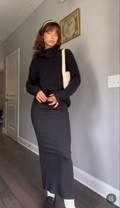 Long Black Skirt Outfit Winter Classy, Long Skirt Looks Winter, All Black Maxi Skirt Outfit, Loafers With Maxi Dress, Pencil Skirt Fits, Long Black Skirt Outfits For Fall, Long Black Skirt Outfit Business Casual, Long Black Skirt Outfits For Winter, Slim Maxi Skirt Outfit