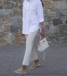 Oversized White Shirt - Steffy's Style Lori Piana Shoes Outfit, Loro Piana Shoes Outfit, Oversized White Shirt Outfit, Hermes Kelly 25 Retourne, Loro Piana Loafers, White Bag Outfit, Loafers Outfit Women, Mummy Fashion, Neutral Summer Outfits