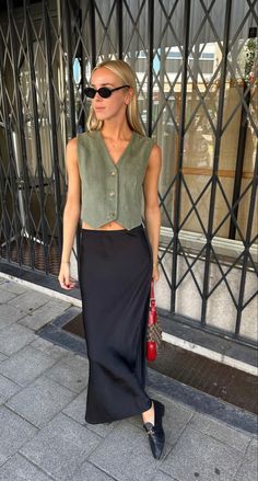 Vest And Skirt Outfit, Skirt Outfit Aesthetic, Spain Outfit, Copenhagen Street Style, Sleeveless Suit, Suit Waistcoat, Ootd Inspo, Clothing Outfits, Looks Street Style