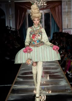 Moschino’s Marie Antoinette–Inspired Show Was a Fashion Feast | Teen Vogue Makeup Charts, Rococo Fashion, Celeb Fashion, Model Lifestyle, Teen Vogue, Marie Antoinette, Historical Fashion, Apparel Design