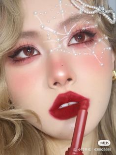 Red Eyeshadow Korean, Red Makeup Inspo Aesthetic, Burgundy Douyin Makeup, Red Kpop Makeup, Pink Red Eye Makeup, Red Eyeshadow Douyin, Red Makeup Brown Eyes, Makeup For Red Hair And Brown Eyes, Red And Black Douyin Makeup