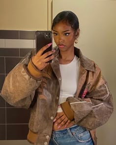 Mode Tips, Black Femininity, A Jacket, Mode Inspo, Pretty Makeup, Mode Inspiration, Black Is Beautiful, The Mirror, Fashion Killa