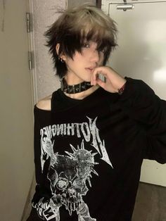 Emo Male Fashion, Aesthetic Instagram Accounts, Rocker Hair, Hair Inspiration Short, Pretty Hair Color, Hair Stylies, Haircut And Color, Hair Reference, Cut My Hair