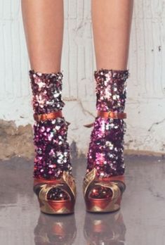 Disco Party Clothes, 70s Disco Shoes, Sequin Socks, 70s Disco Fashion, 1970 Disco, 70s Party Outfit, Studio 54 Fashion, Moda Disco, Studio 54 Outfits